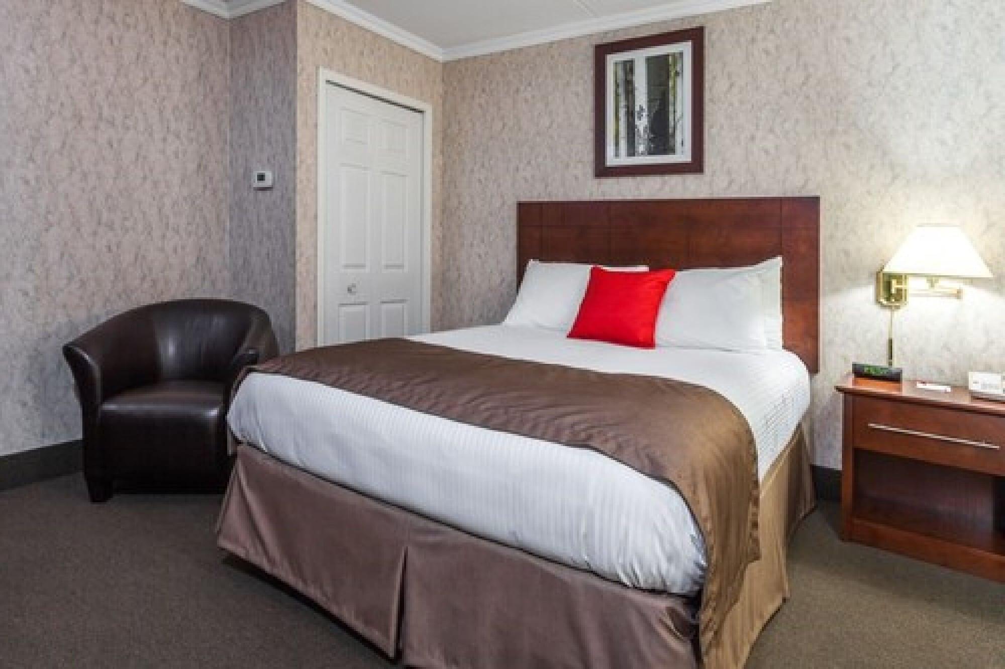 Hotel Ramada By Wyndham Timmins Exterior foto